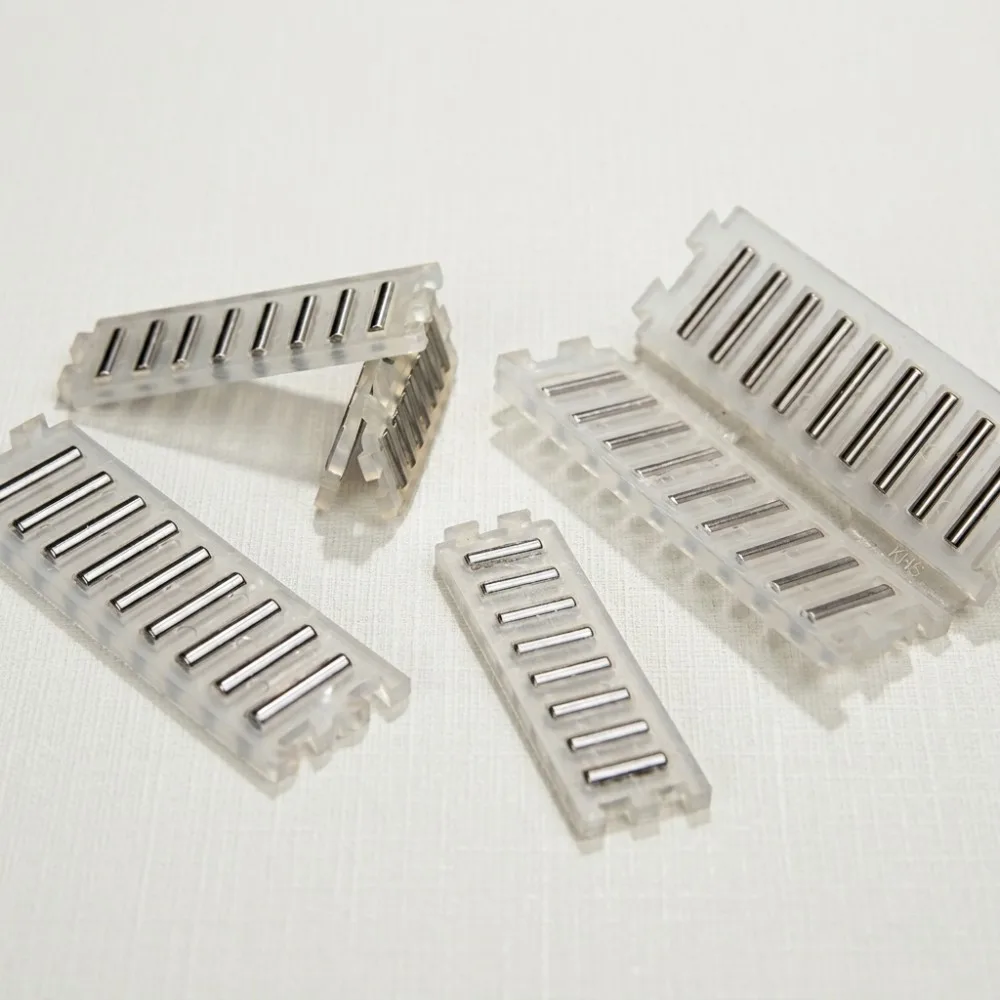 “Flat roller bearing for high load capacity and smooth linear motion in compact industrial applications”